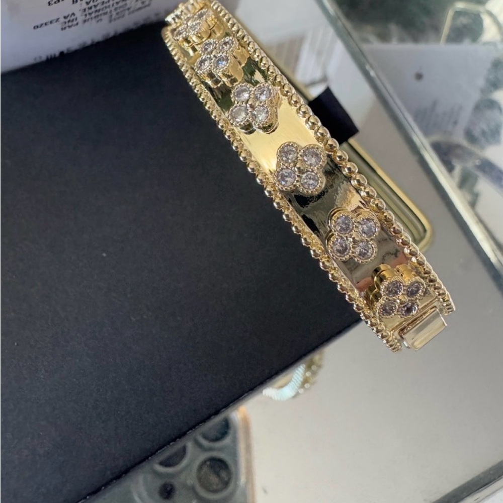 Perlee Four Leaf Clover Bangle Bracelet gold plated - Picture 5 of 8